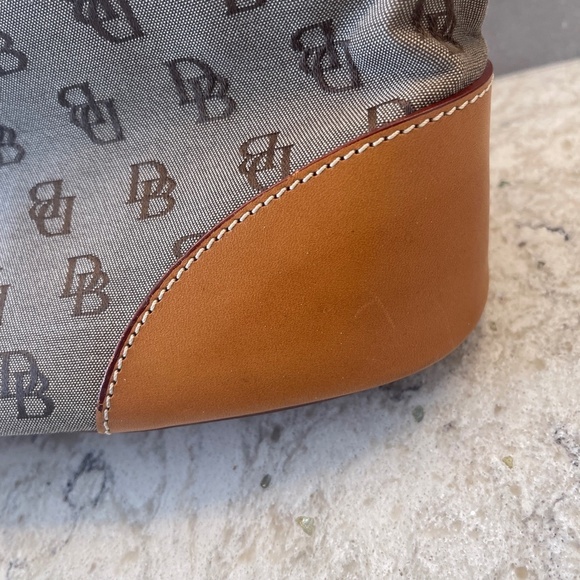 Vintage- Dooney & Bourke Signature DB Handbag‎ - Picture 5 of 11